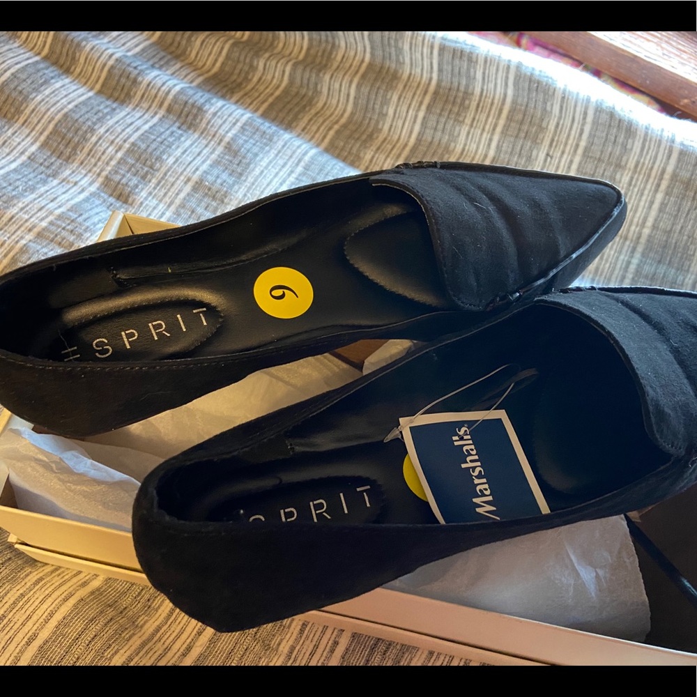 NWT Black pointed flats